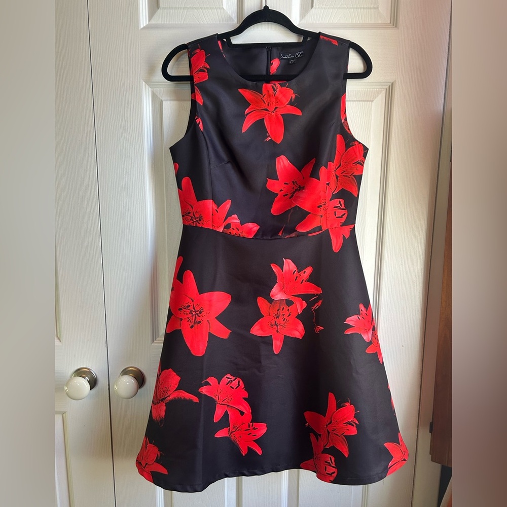 Chic Black and Red Floral Skater Dress - Smashed Lemon - 8